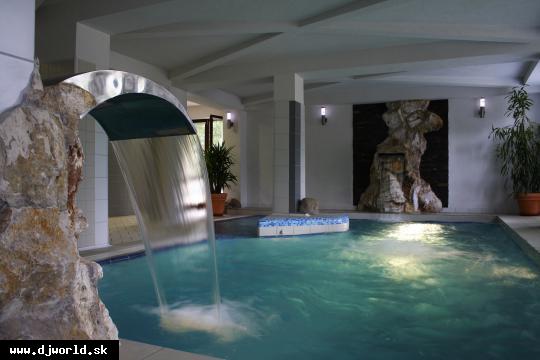 HOTEL HILLS2.jpg